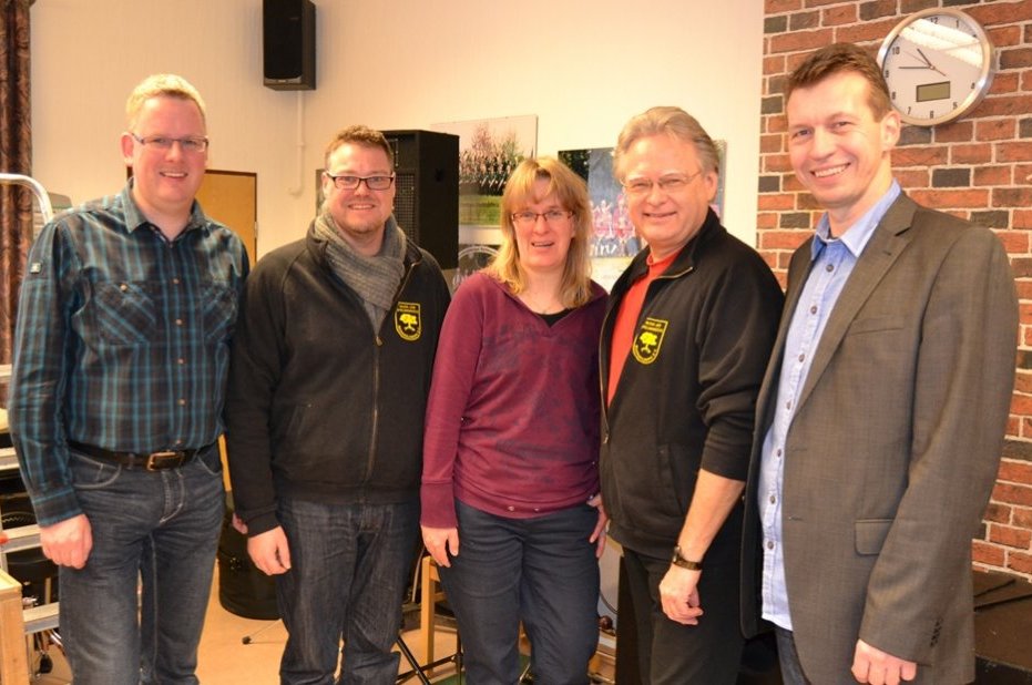 Jörg Peters (Pressewart), Frank Gründel (Kassenwart), Britta Stamm (Schriftführerin), Andreas Hiller (erster Vorsitzender) und Dirk Heinrich (zweiter Vorsitzender, von links) bilden auch im Jahr 2016 den Vorstand.